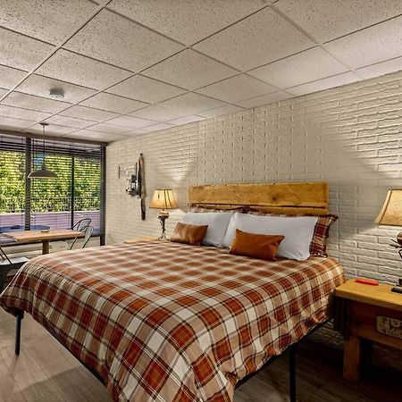 Stonegate Lodge Bed, Wifi, 50In Roku Tv, Salt Water Pool Room #109 ユリーカ・スプリングス エクステリア 写真