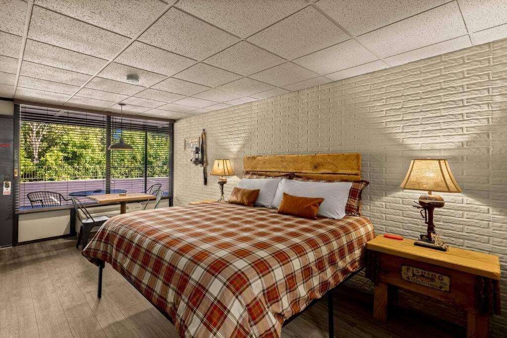 Stonegate Lodge Bed, Wifi, 50In Roku Tv, Salt Water Pool Room #109 ユリーカ・スプリングス エクステリア 写真