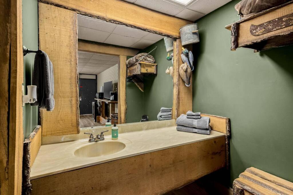 Stonegate Lodge Bed, Wifi, 50In Roku Tv, Salt Water Pool Room #109 ユリーカ・スプリングス エクステリア 写真