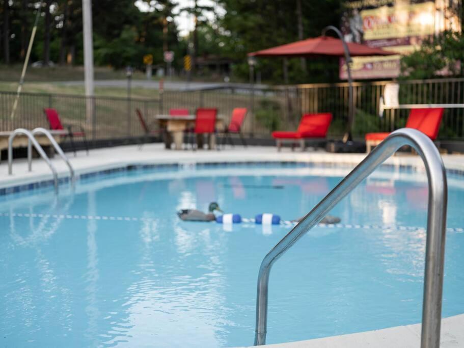 Stonegate Lodge Bed, Wifi, 50In Roku Tv, Salt Water Pool Room #109 ユリーカ・スプリングス エクステリア 写真